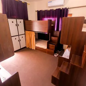 Pizza Street Hostel ホステル